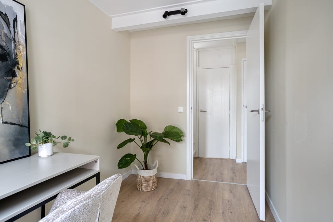 Bright End Terrace House in Prime Groningen City Location — 31