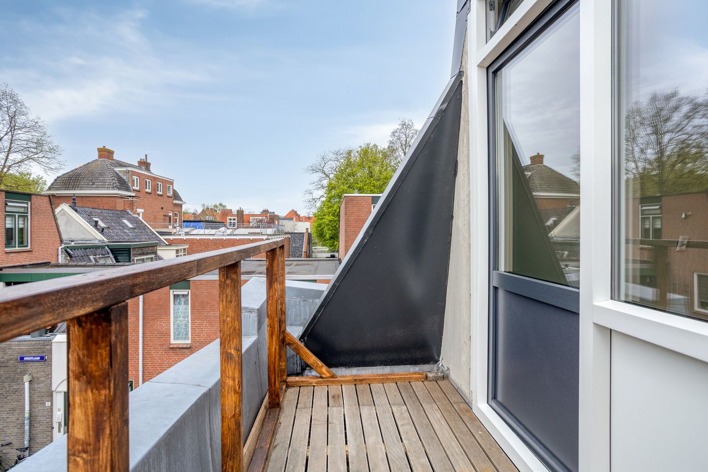 Bright End Terrace House in Prime Groningen City Location — 35