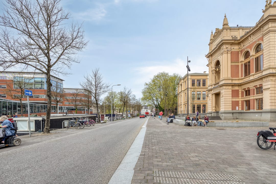 Bright End Terrace House in Prime Groningen City Location — 37