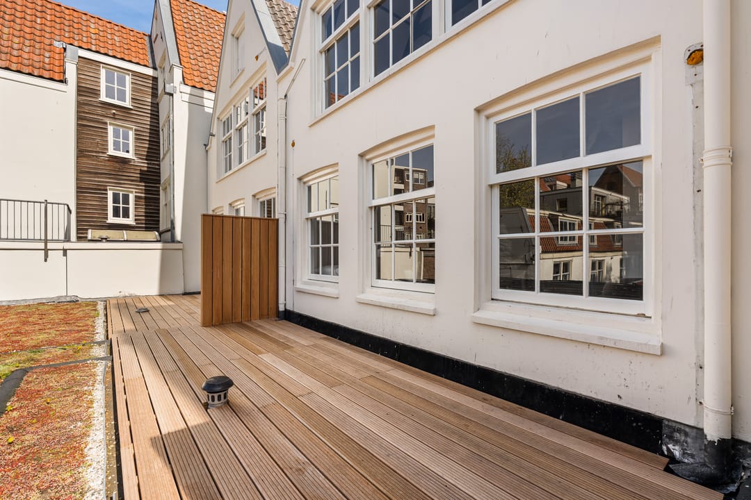 Photo 2 of Haarlemmerstraat 125-E