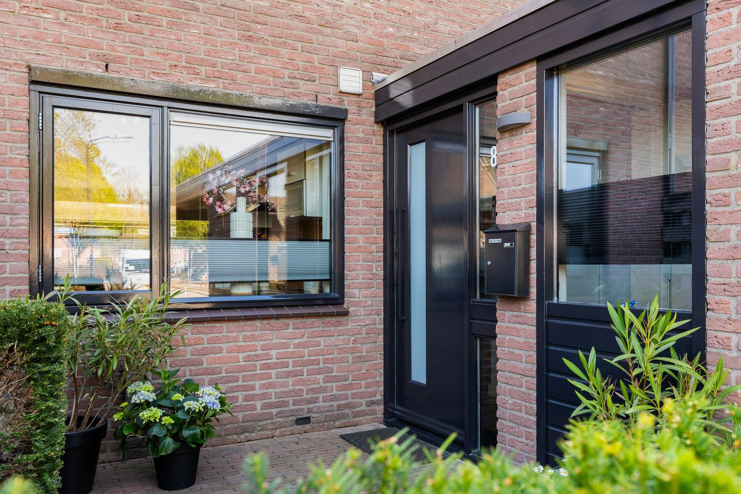 Luxury Extended Terraced Home in Quiet Apeldoorn Neighborhood — 34
