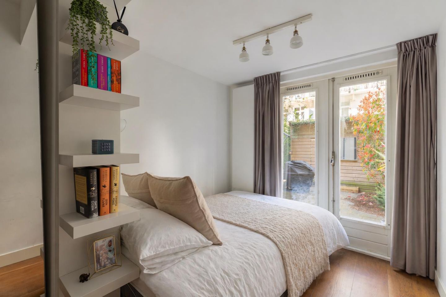 Move-in ready ground floor apartment with southwest-facing garden in Amsterdam-West — 19