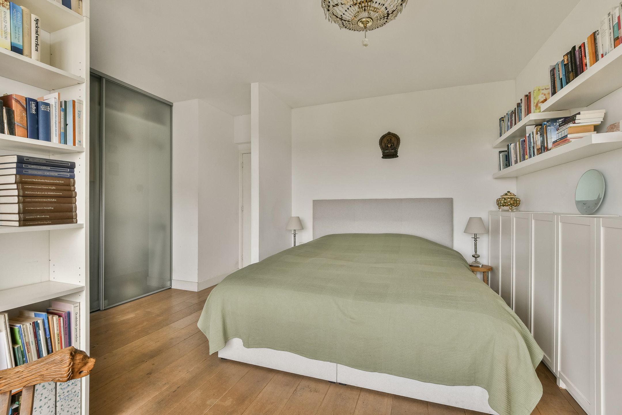 Spacious Apartment with Panoramic Views over Sloterplas — 12