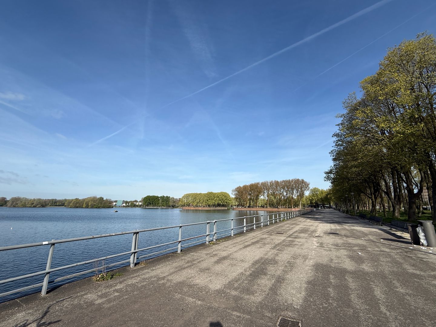 Spacious Apartment with Panoramic Views over Sloterplas — 25