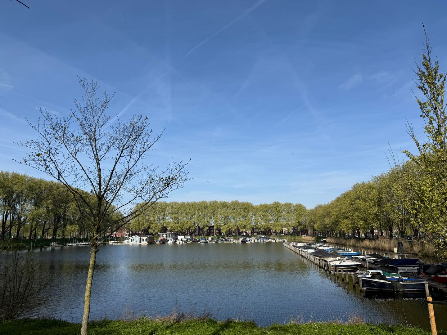 Spacious Apartment with Panoramic Views over Sloterplas — 29