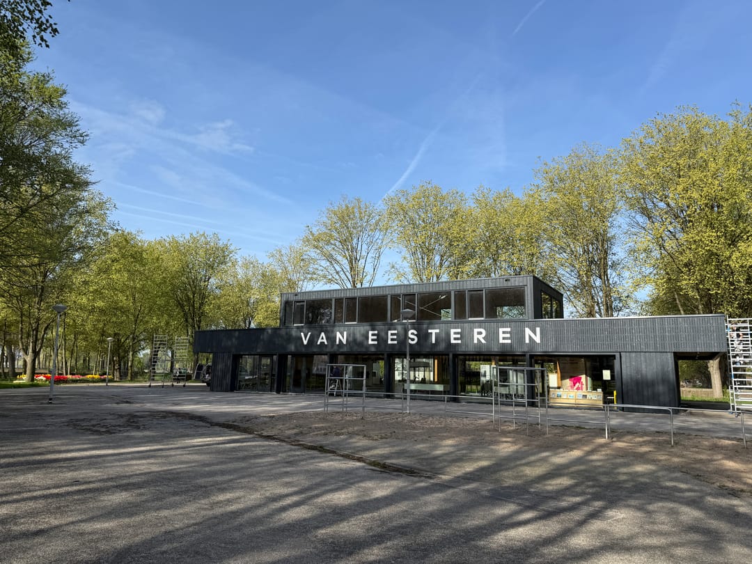 Spacious Apartment with Panoramic Views over Sloterplas — 31