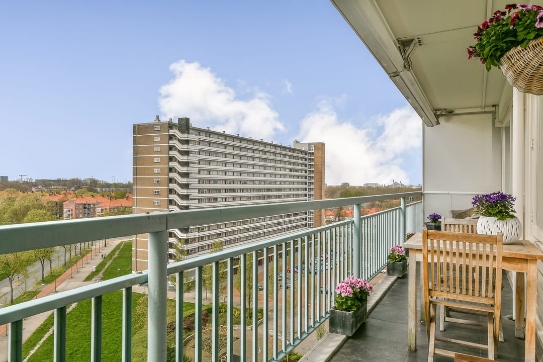 Spacious Apartment with Panoramic Views over Sloterplas — 17