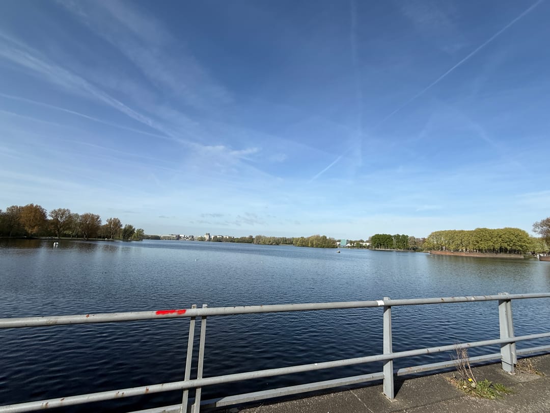 Spacious Apartment with Panoramic Views over Sloterplas — 28