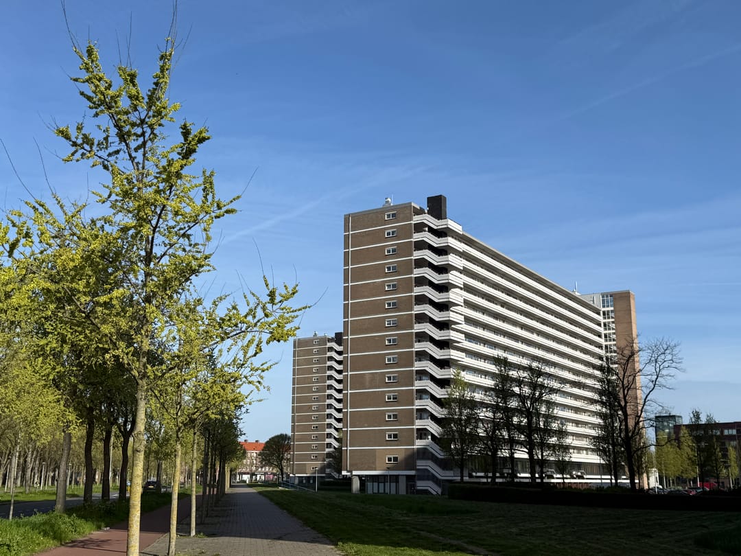 Spacious Apartment with Panoramic Views over Sloterplas — 22
