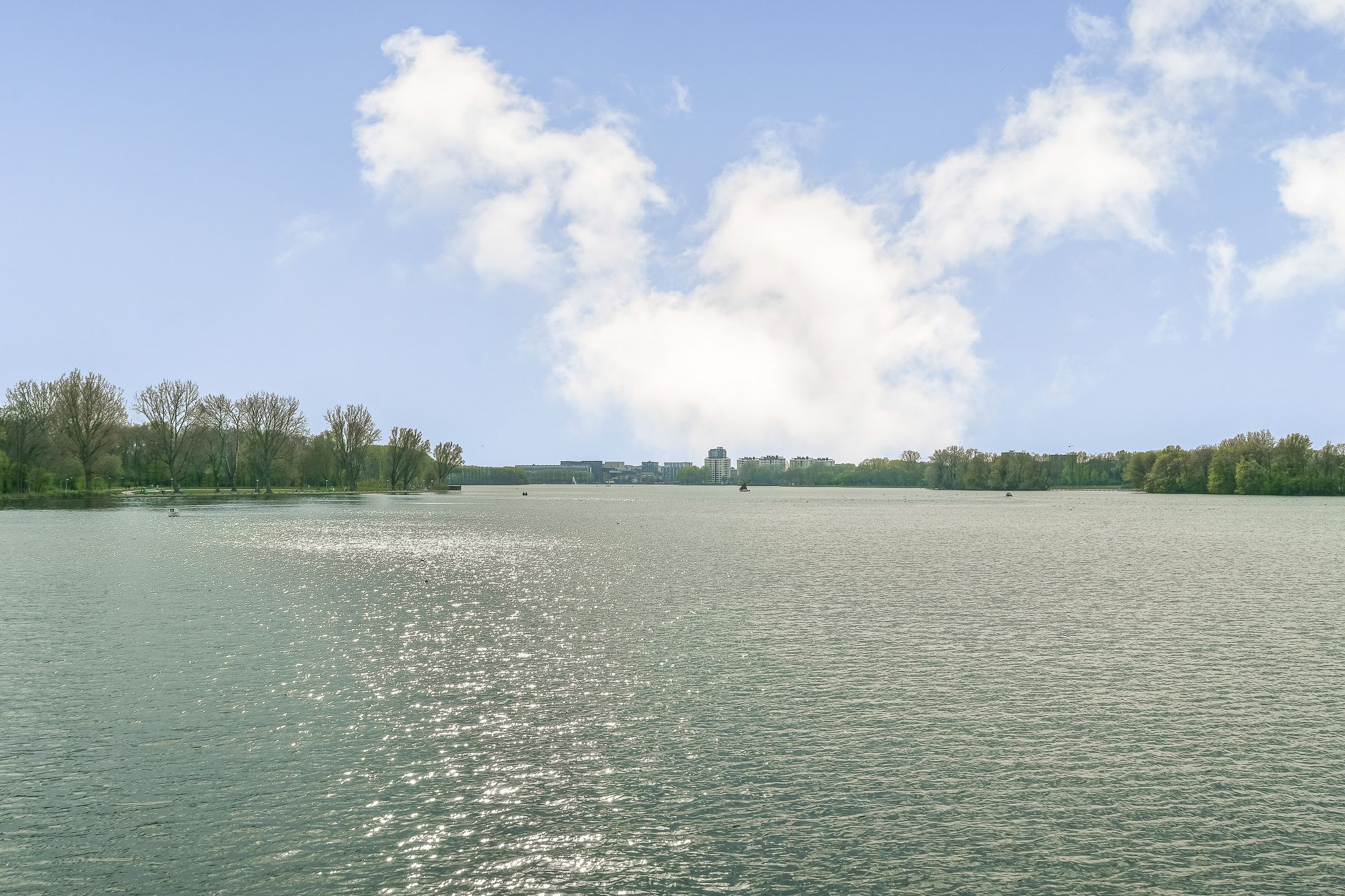 Spacious Apartment with Panoramic Views over Sloterplas — 27