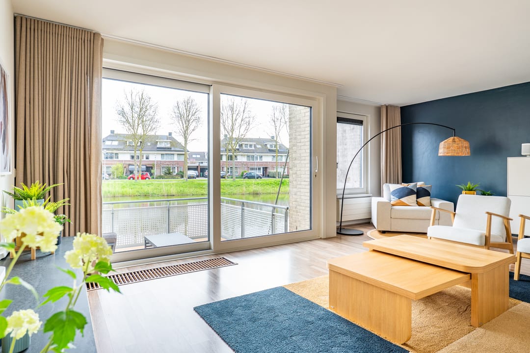 Move-in Ready Family Home with Hotel-Chic Bathroom, Private Gym and Modern Kitchen — 17