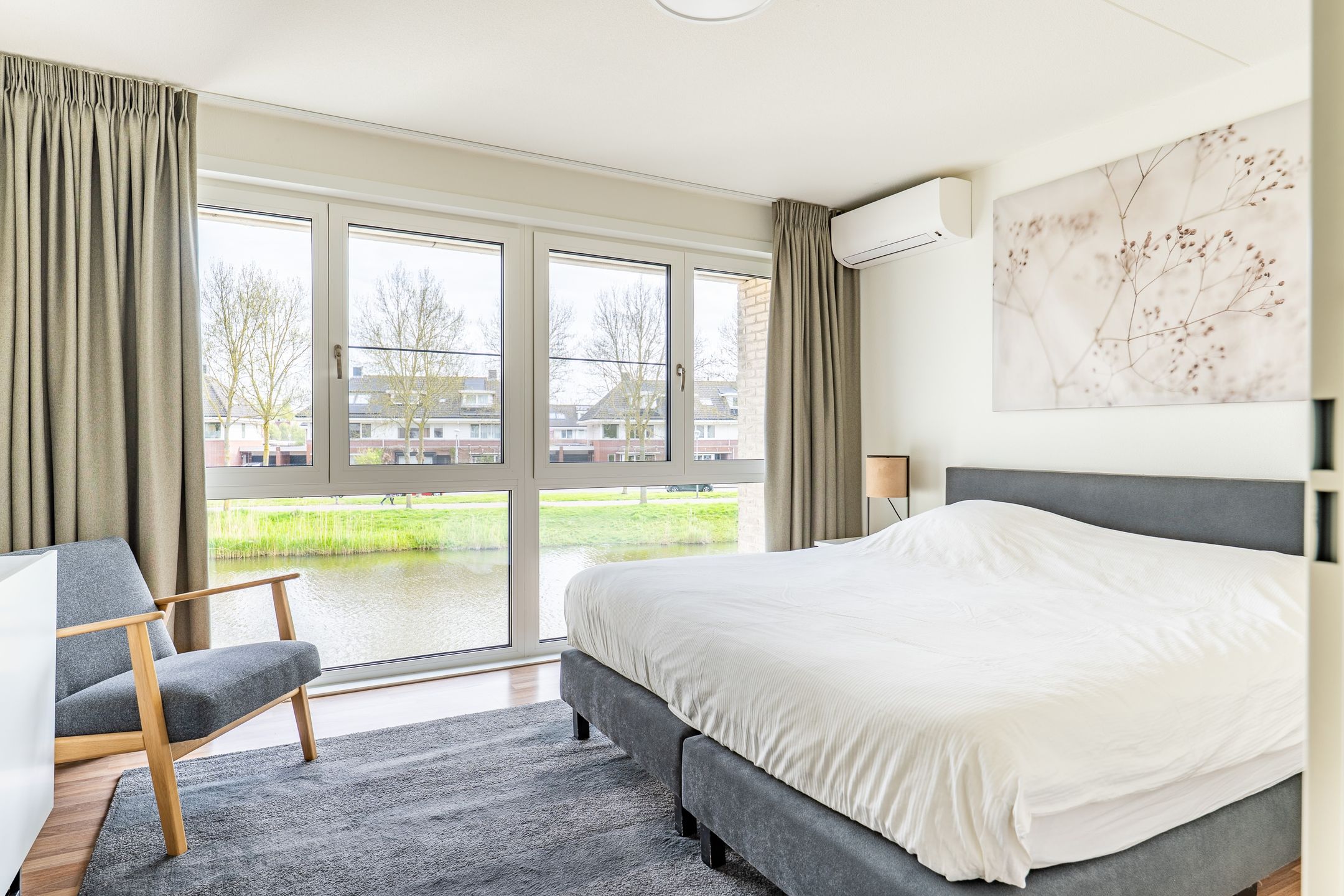 Move-in Ready Family Home with Hotel-Chic Bathroom, Private Gym and Modern Kitchen — 30