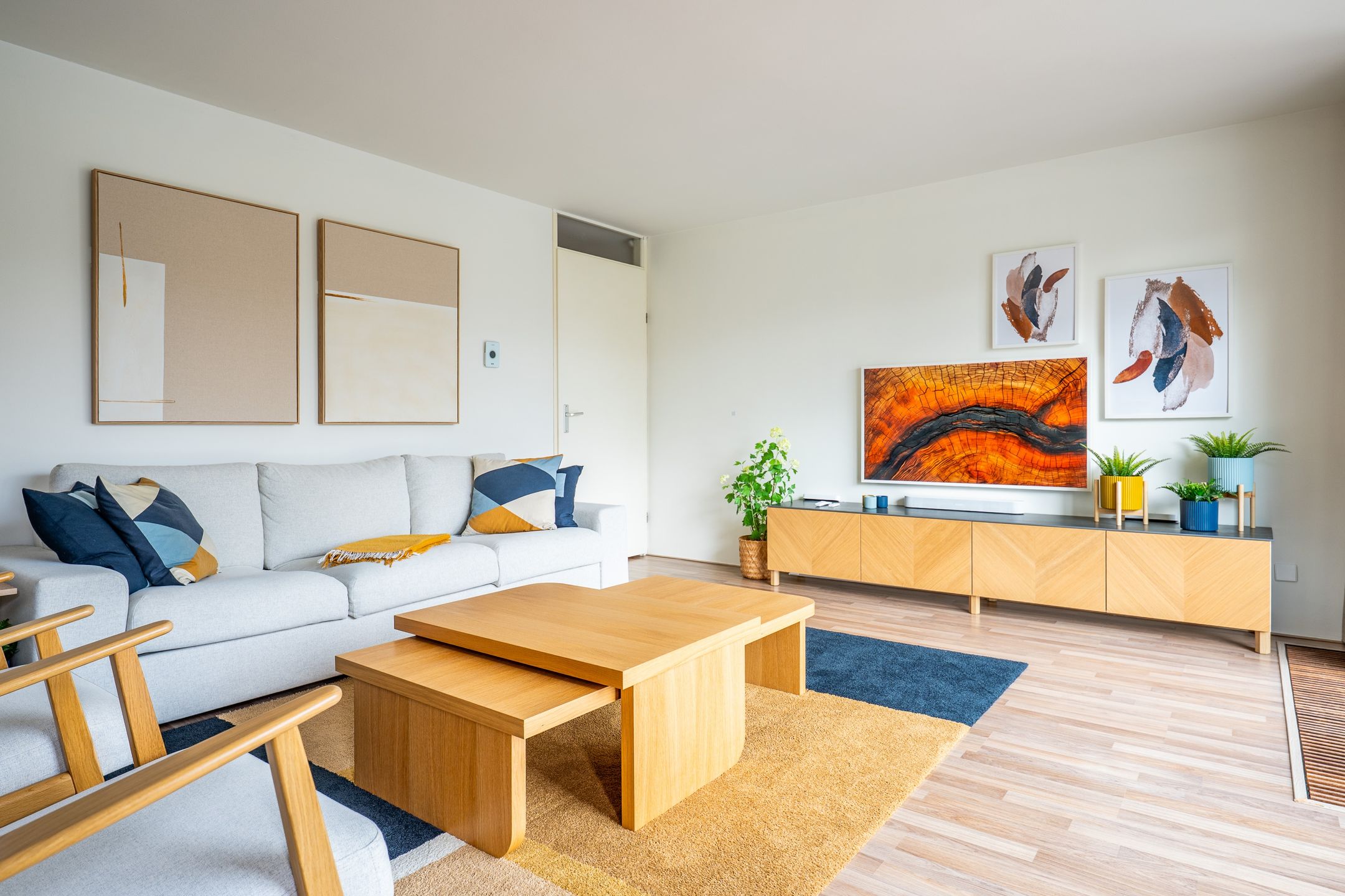 Move-in Ready Family Home with Hotel-Chic Bathroom, Private Gym and Modern Kitchen — 18
