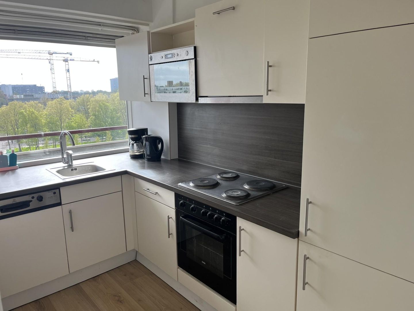 Foto 10 van Burgemeester Hogguerstraat 587