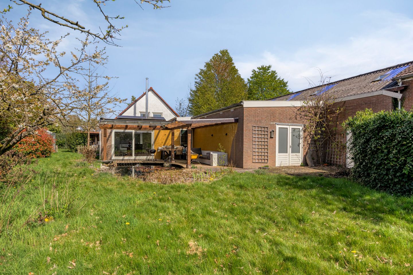 Unique double residence with dependance and business space on spacious plot at the Veluwe edge — 70