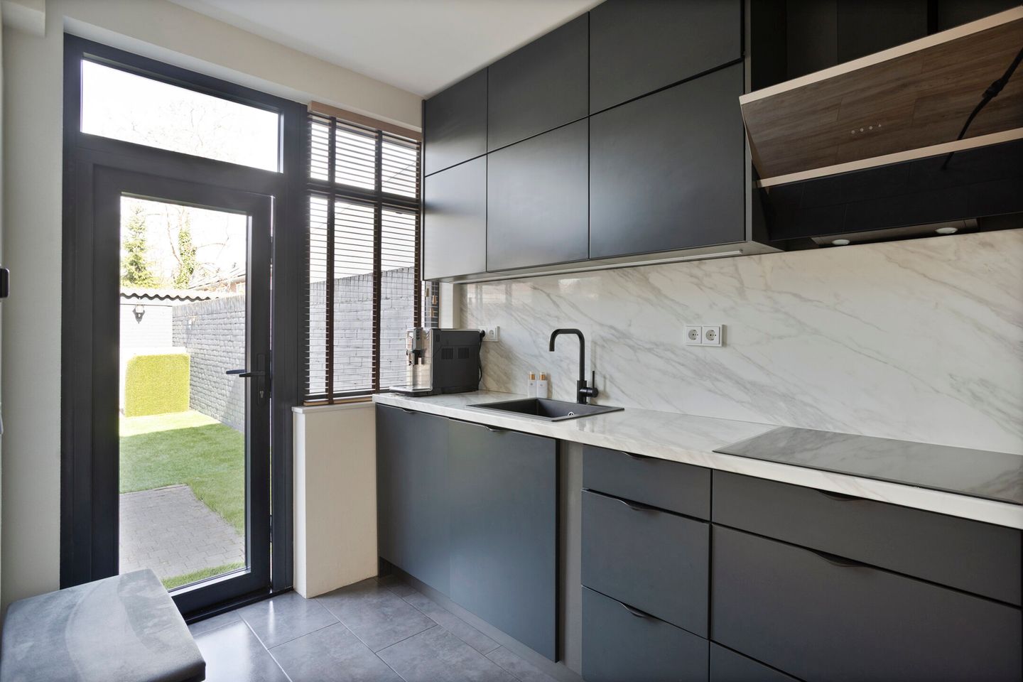 Foto 14 van van Diemenstraat 42