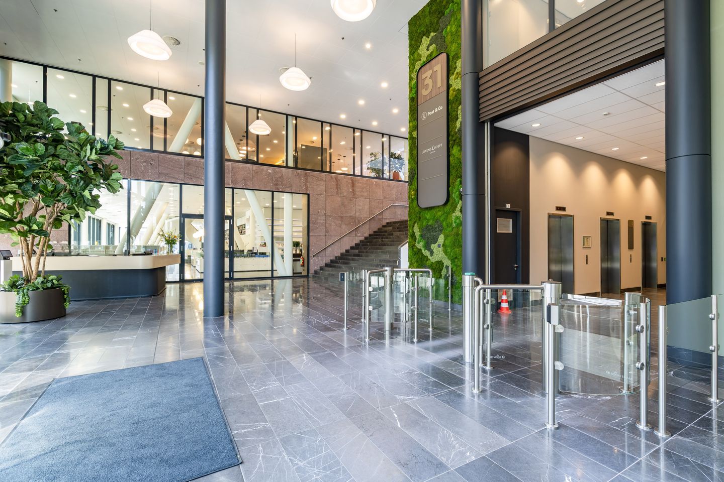 View photo 2 of Blaak 31