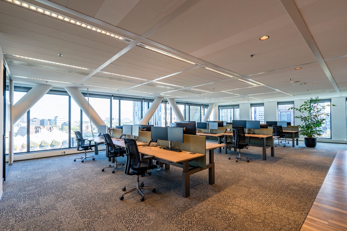 View photo 5 of Blaak 31