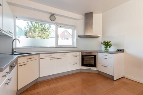 Karveel 05 1 secondary image