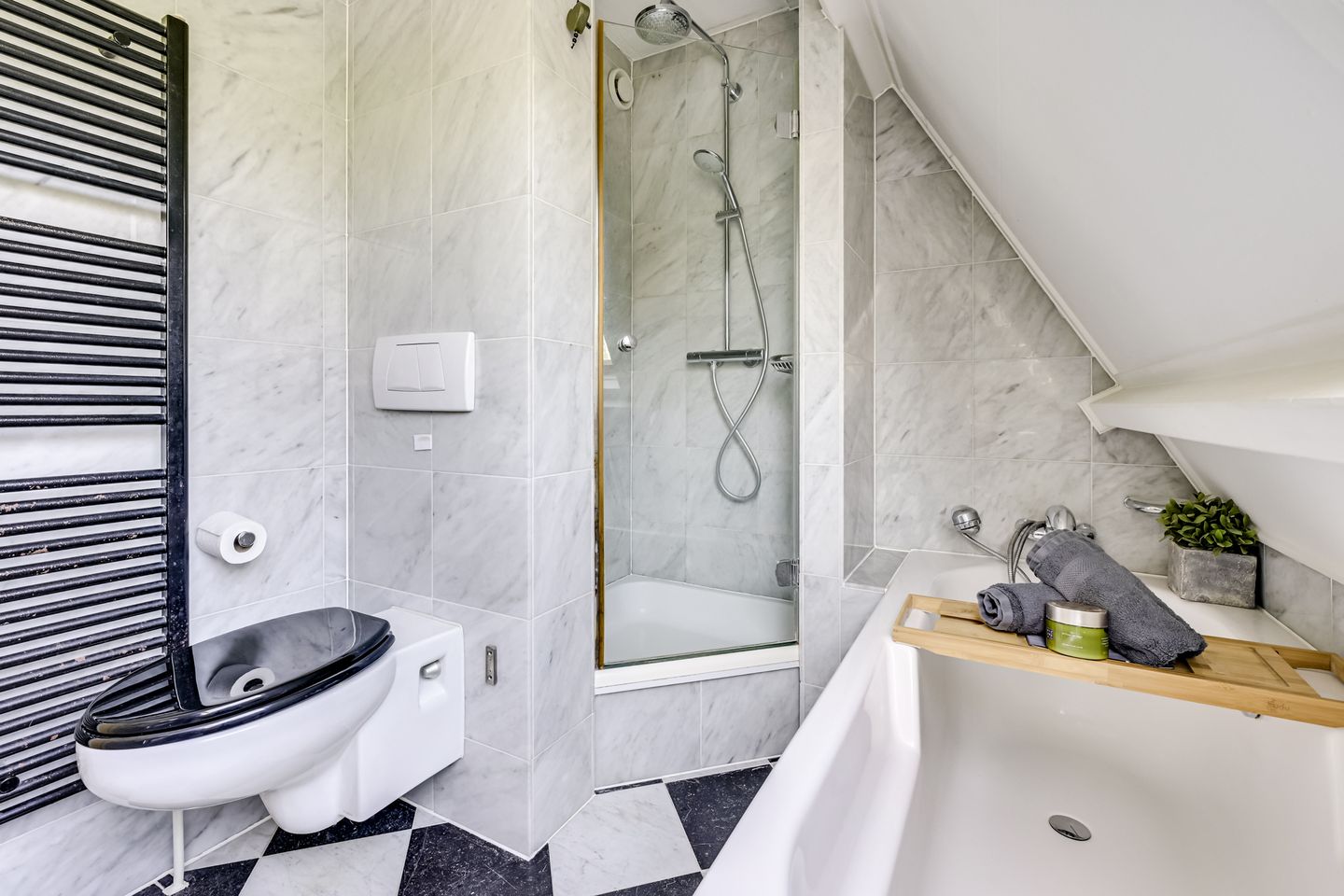 Foto 49 van Titus Brandsmastraat 1