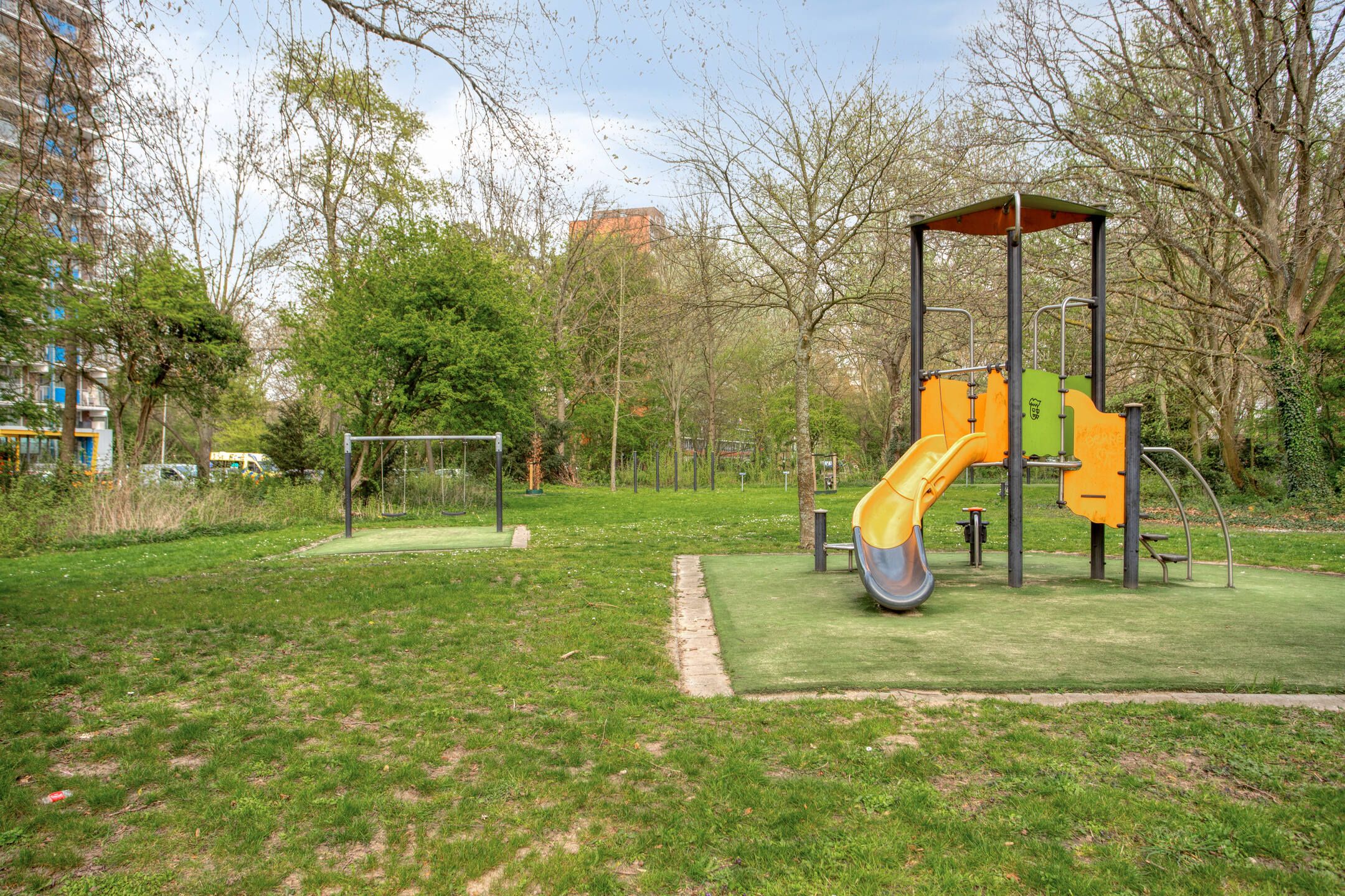 Foto 36 van Albertine Agneslaan 400