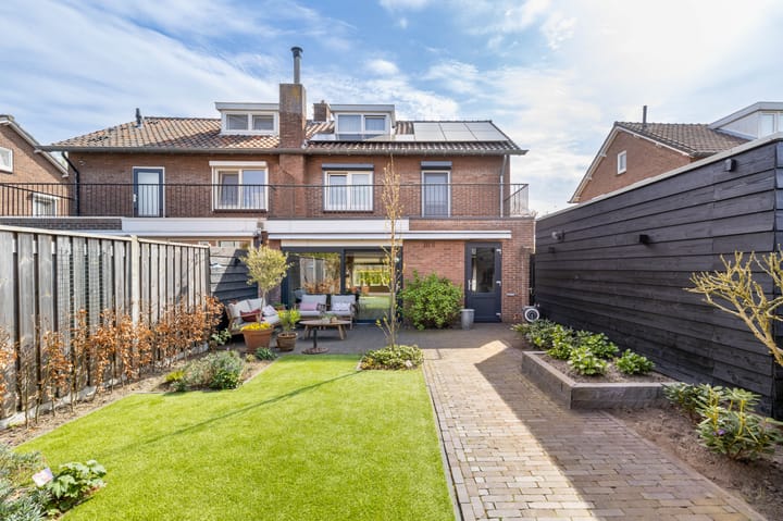 Foto 2 van Deken van der Waardenlaan 6