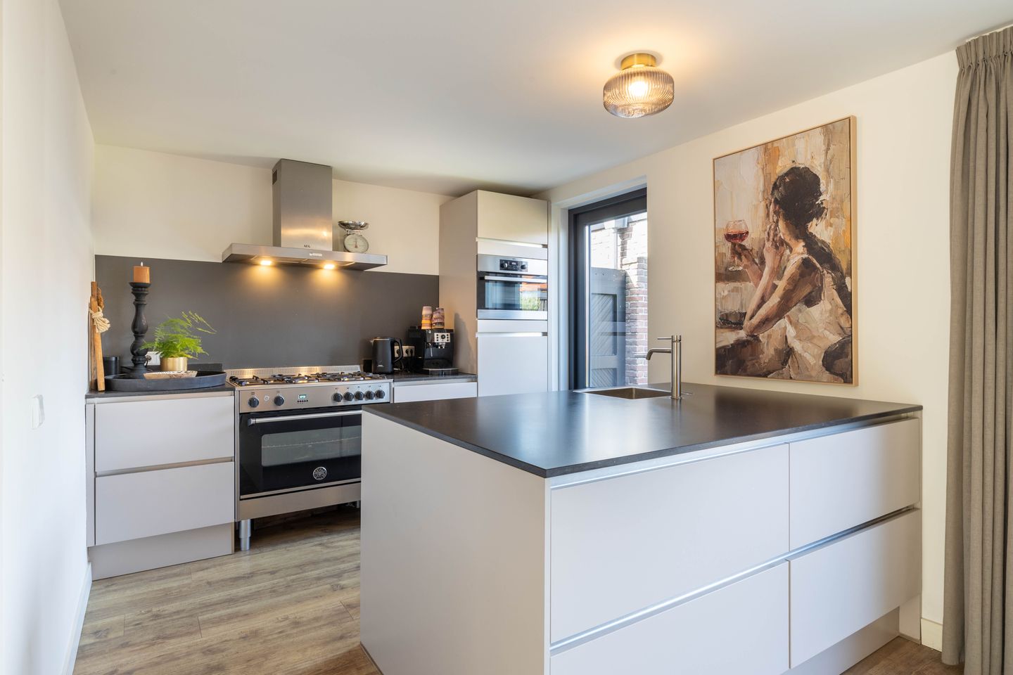 Photo 4 of Deken van der Waardenlaan 6