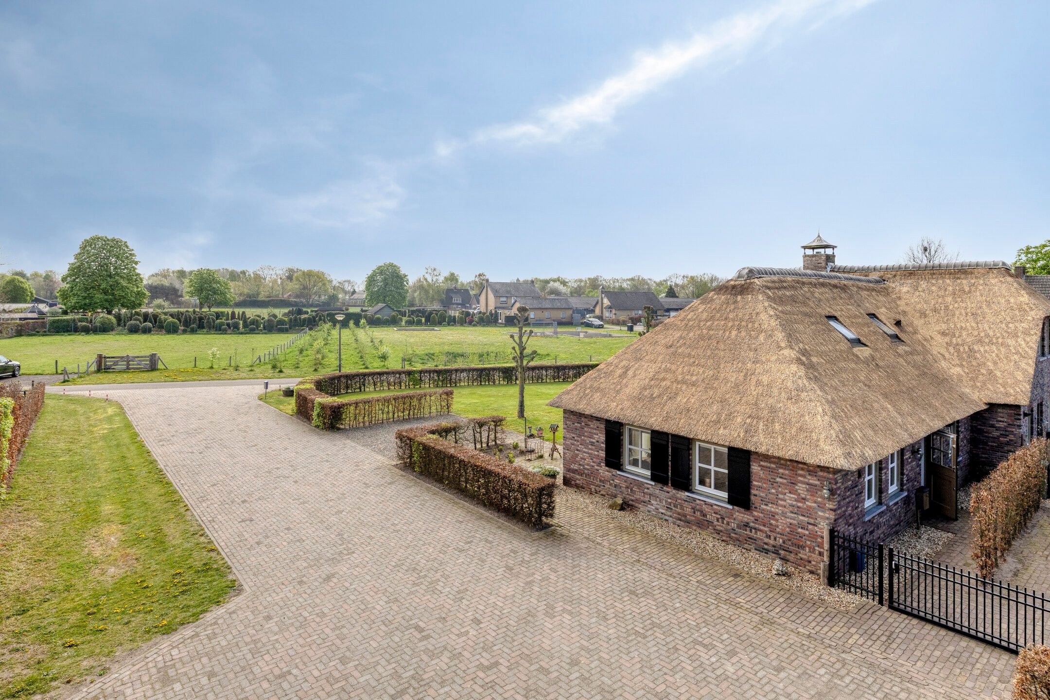 Spacious detached farmhouse with care apartment and garage in rural Beers — 66
