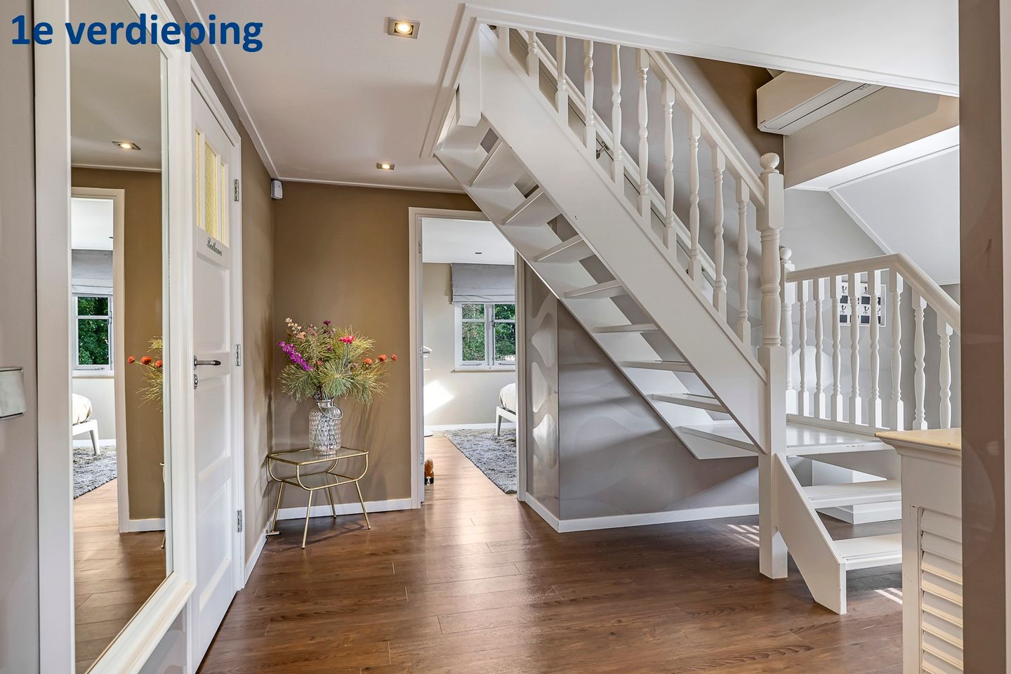 Photo 35 of Warnersstraat 4