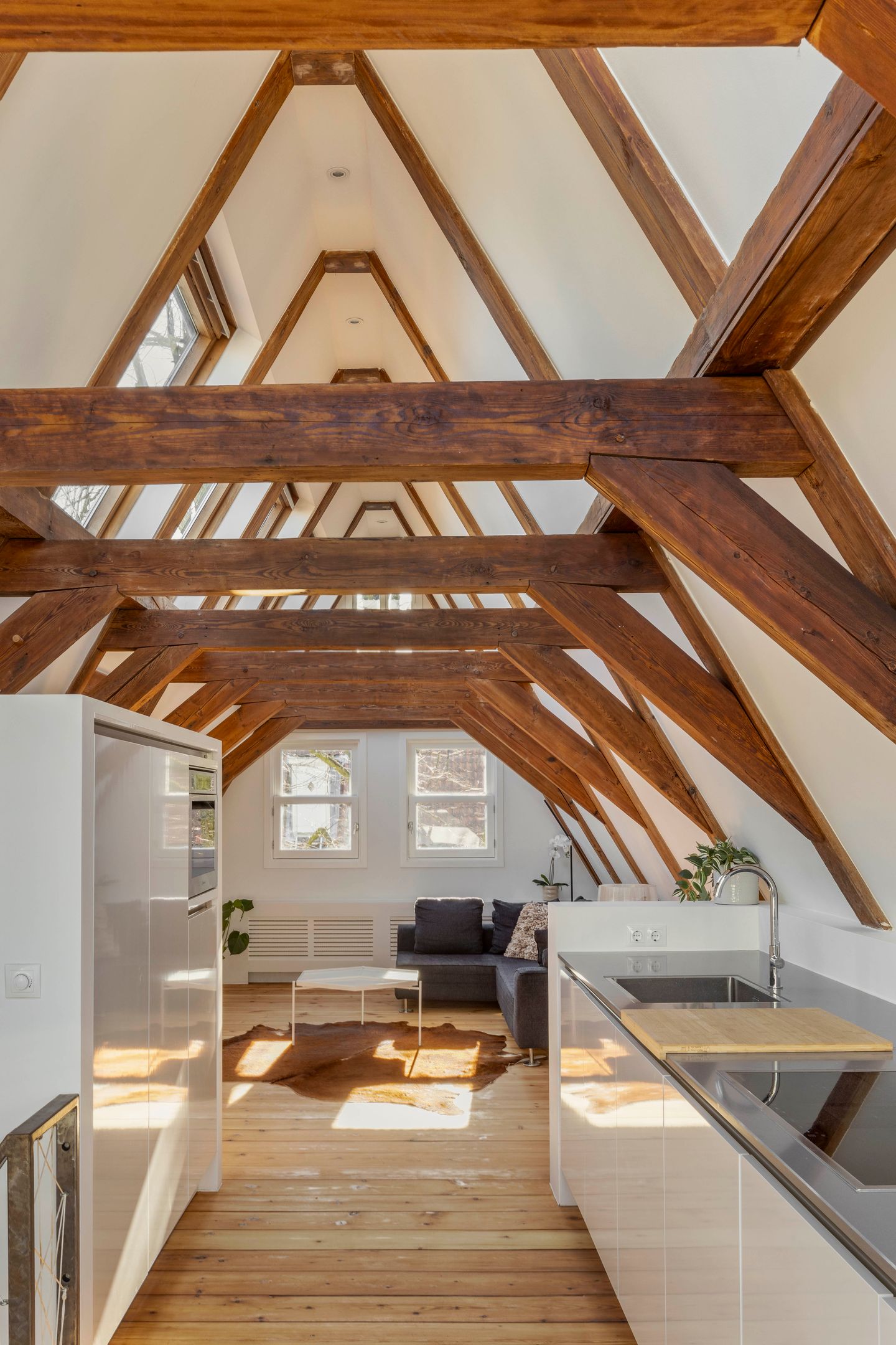 Unique Loft Apartment in 17th-Century Monumental Warehouse on Prinsengracht — 19