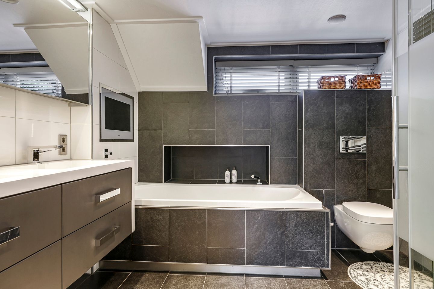 Photo 40 of Warnersstraat 4