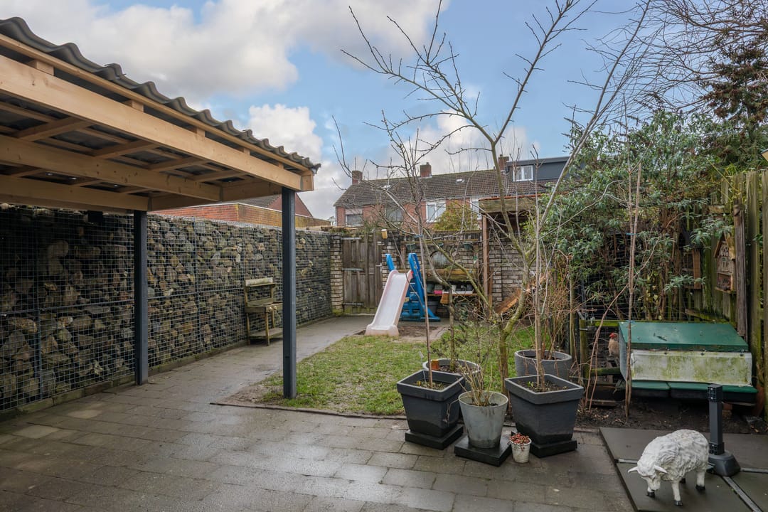 Spacious Extended Family Home with South-Facing Garden in Quiet Sevenum Neighborhood — 32
