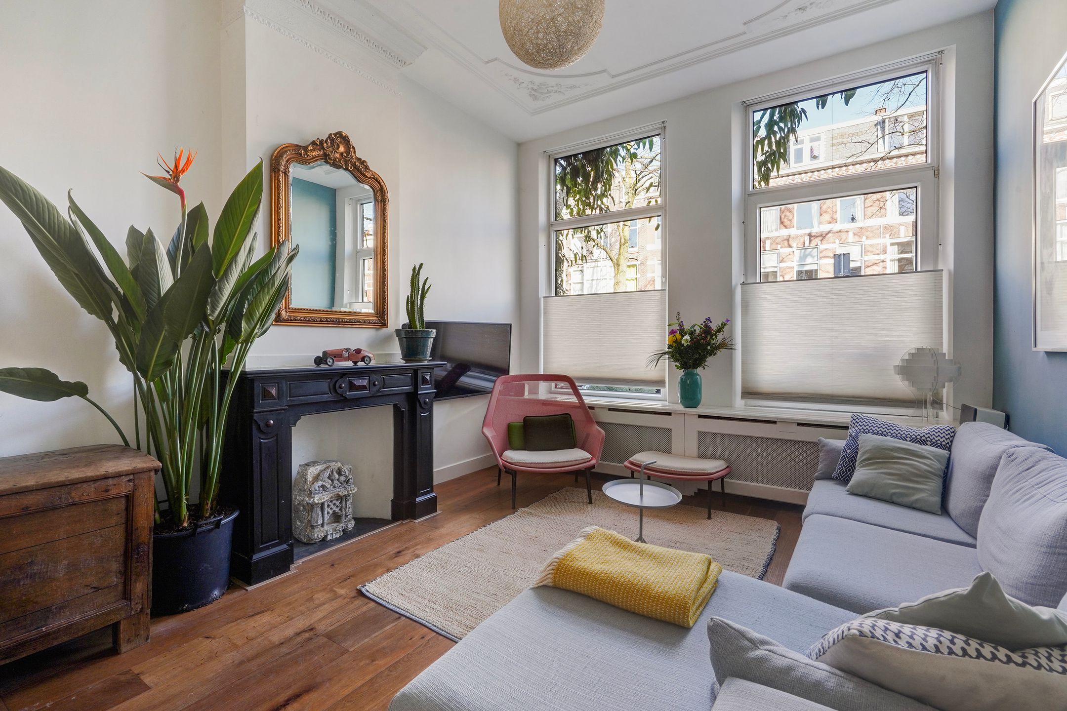 Charming 4-Room Ground Floor Apartment with Authentic Details and Southwest Garden — 9
