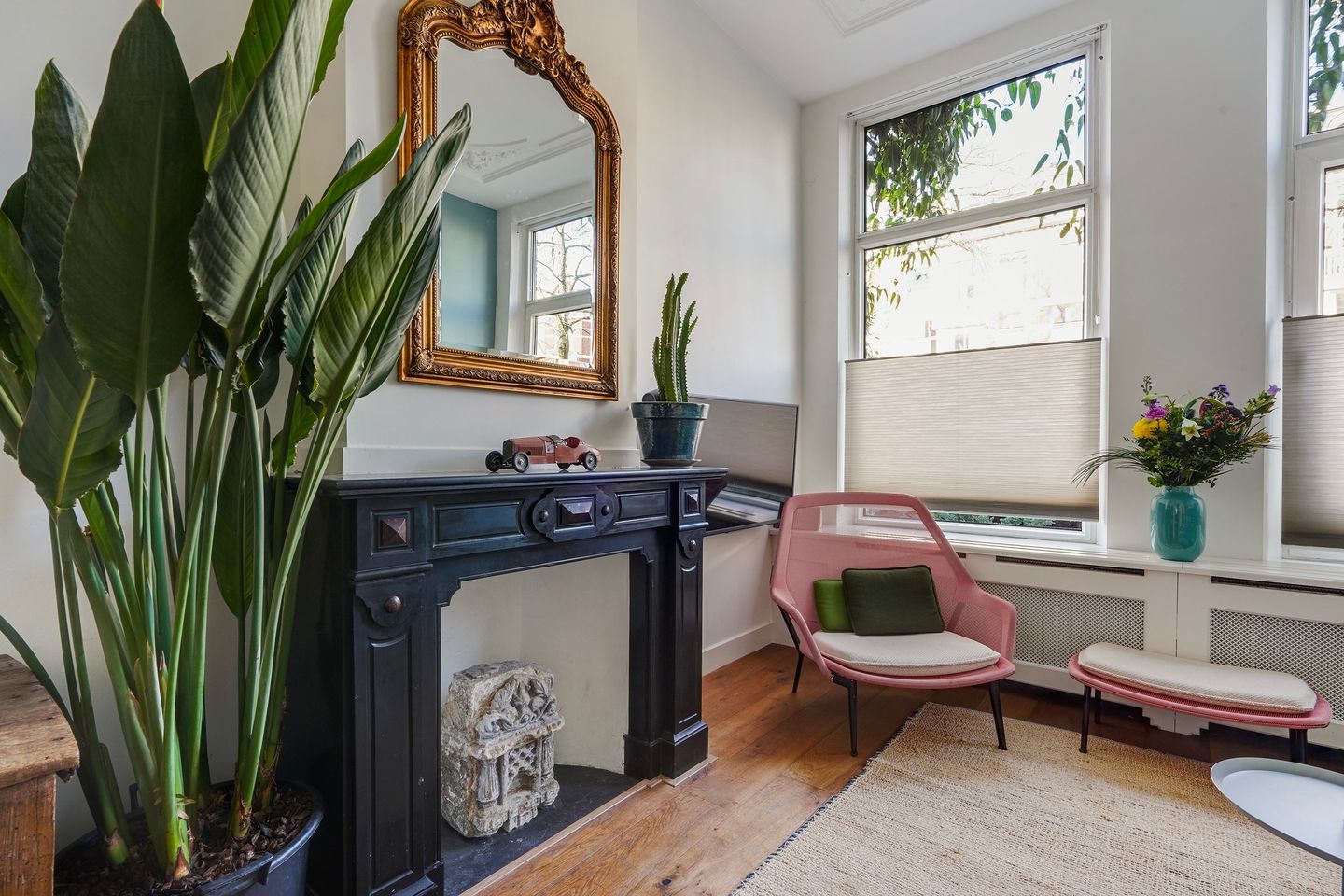 Charming 4-Room Ground Floor Apartment with Authentic Details and Southwest Garden — 10