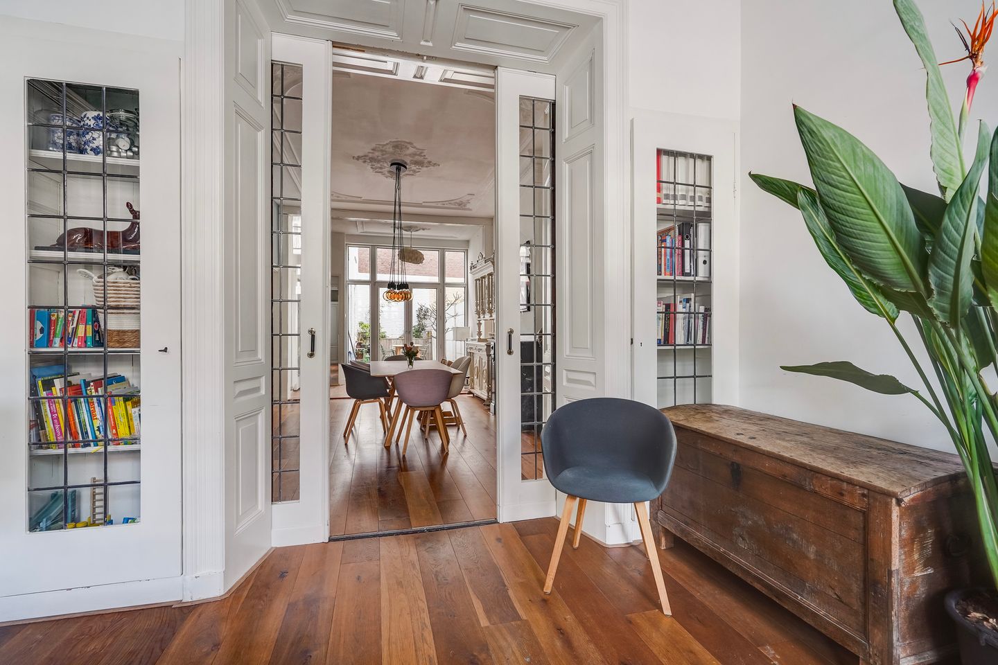 Charming 4-Room Ground Floor Apartment with Authentic Details and Southwest Garden — 14