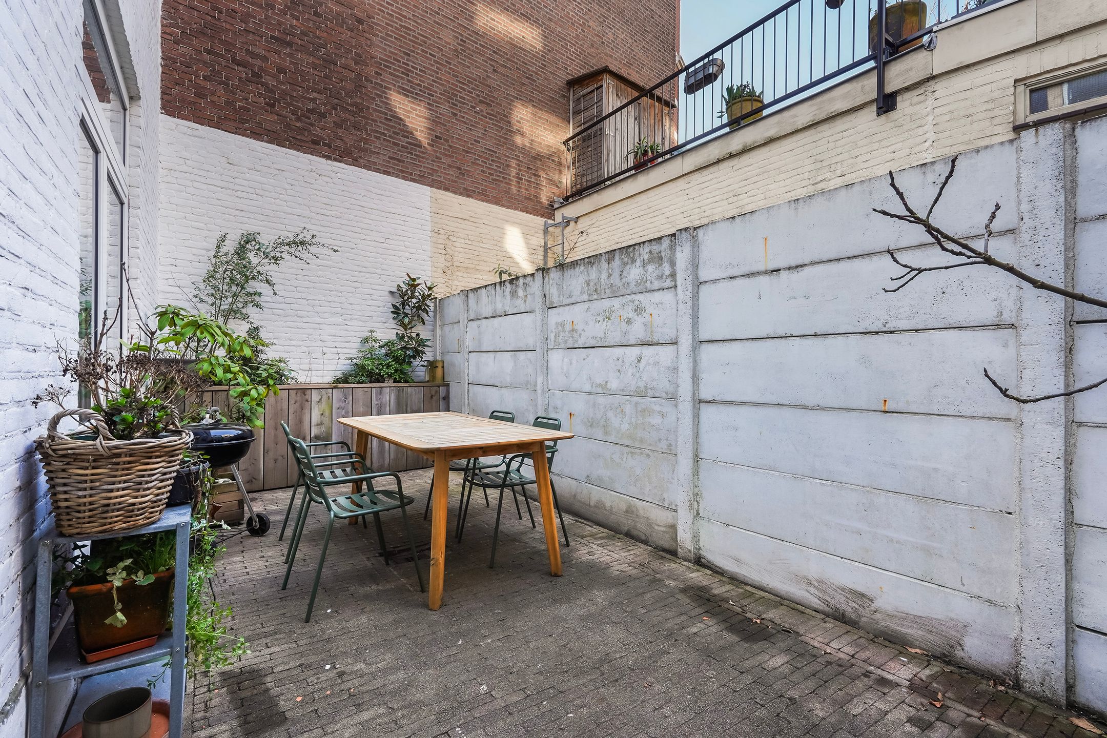 Charming 4-Room Ground Floor Apartment with Authentic Details and Southwest Garden — 18