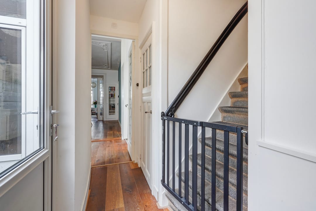 Charming 4-Room Ground Floor Apartment with Authentic Details and Southwest Garden — 31