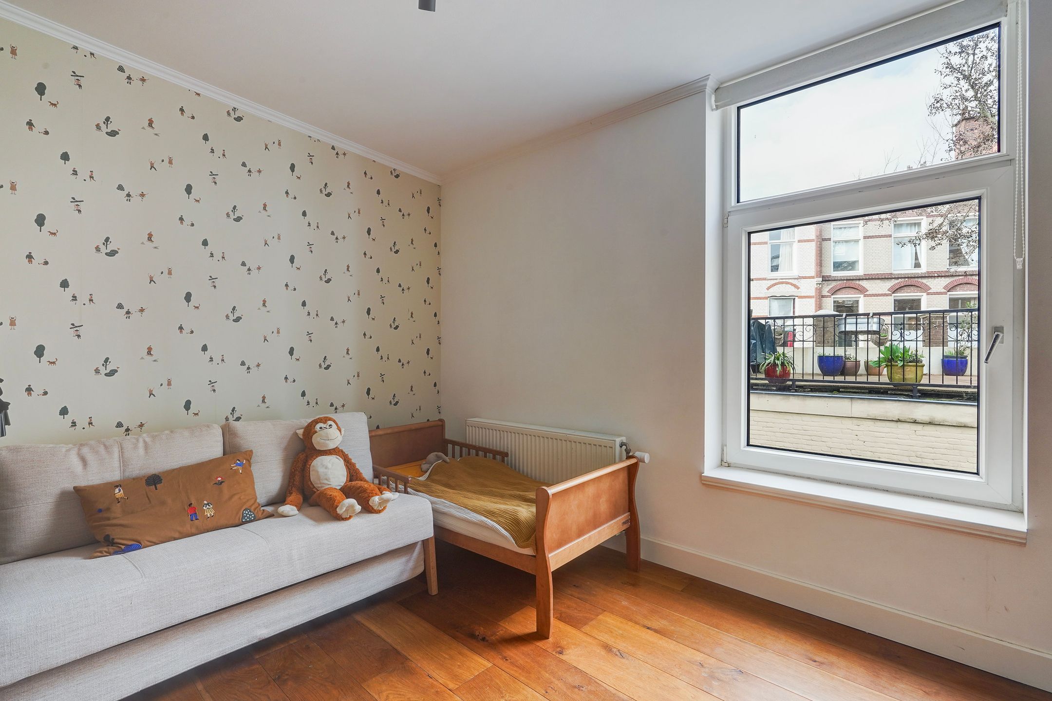 Charming 4-Room Ground Floor Apartment with Authentic Details and Southwest Garden — 33