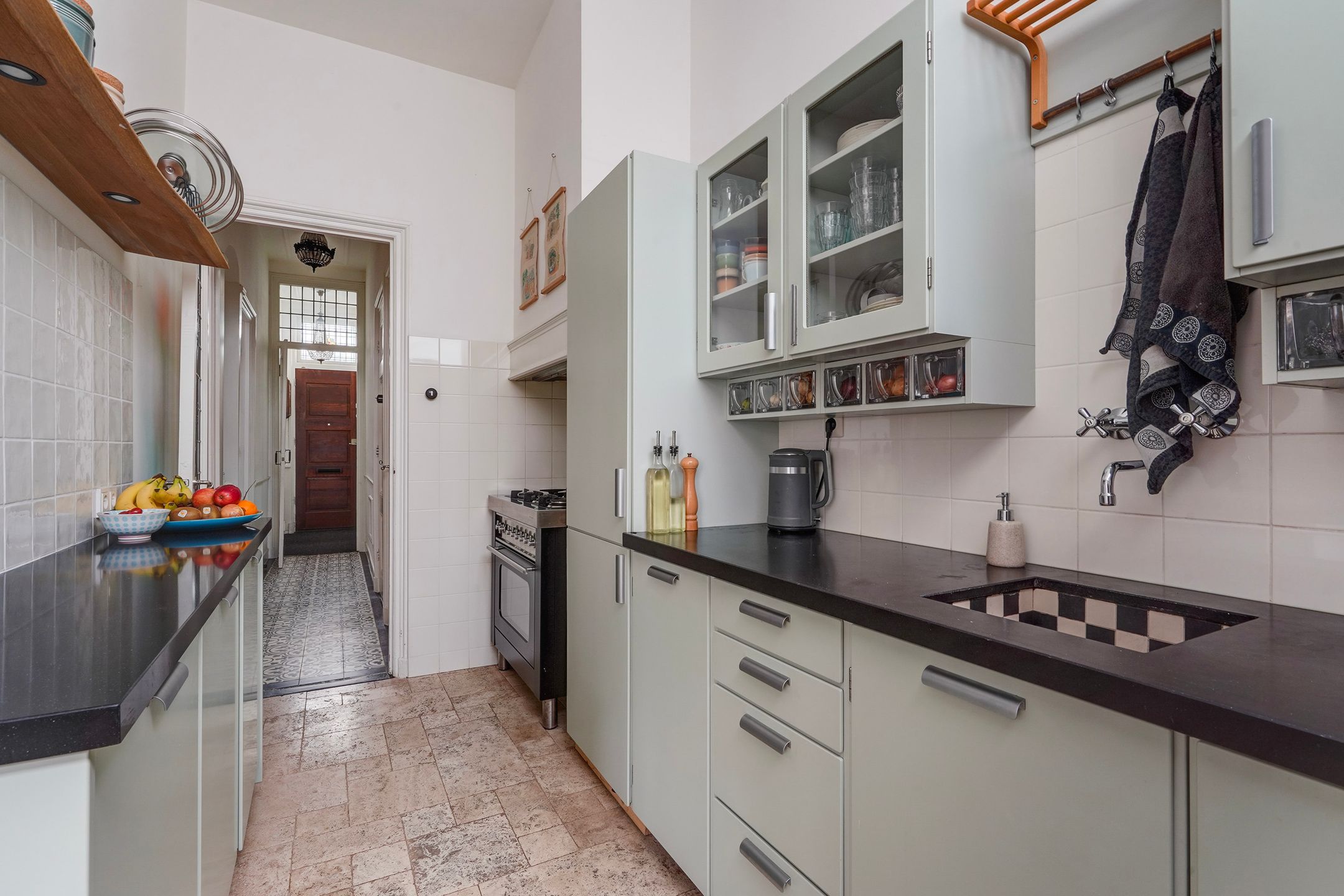 Charming 4-Room Ground Floor Apartment with Authentic Details and Southwest Garden — 21