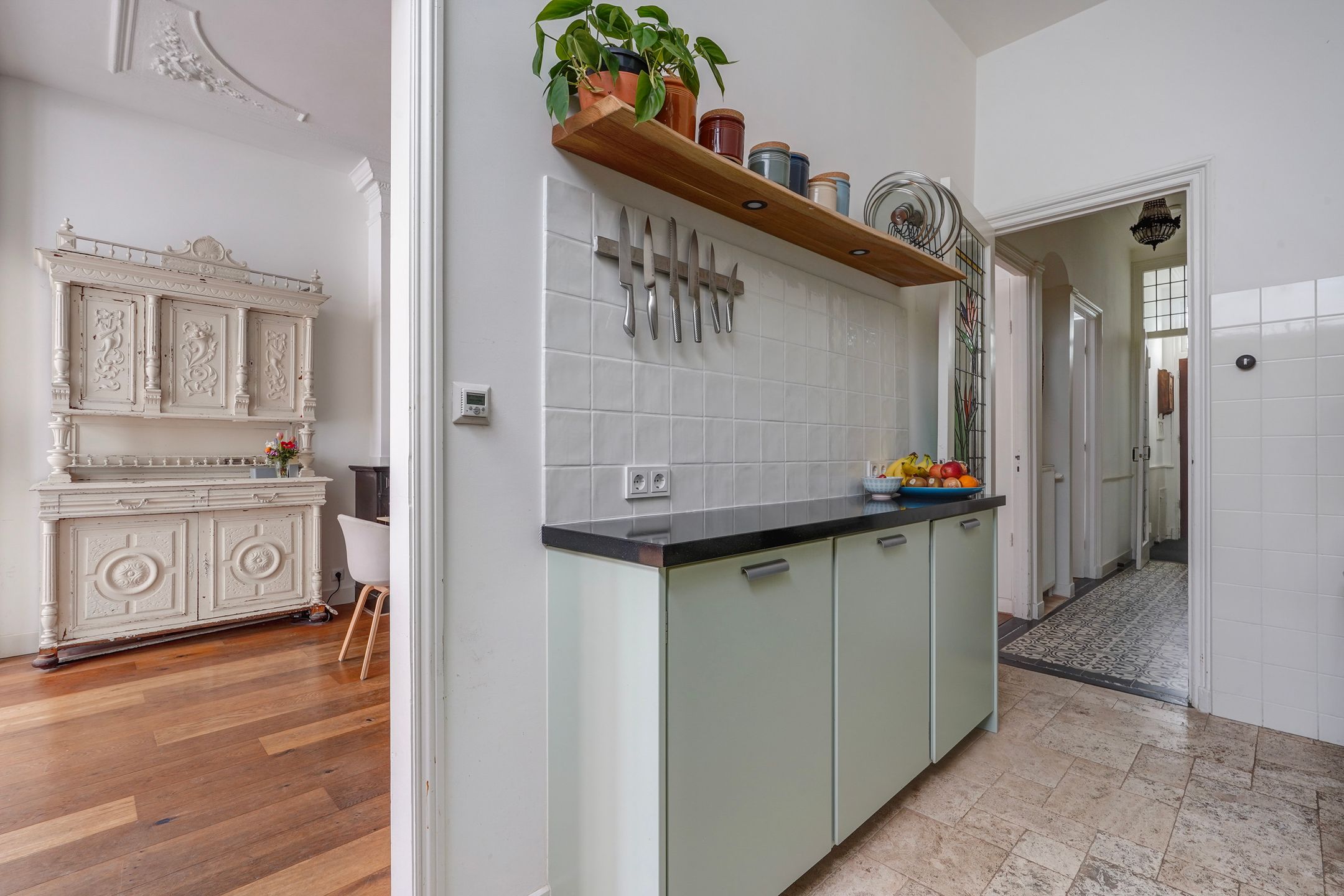 Charming 4-Room Ground Floor Apartment with Authentic Details and Southwest Garden — 24