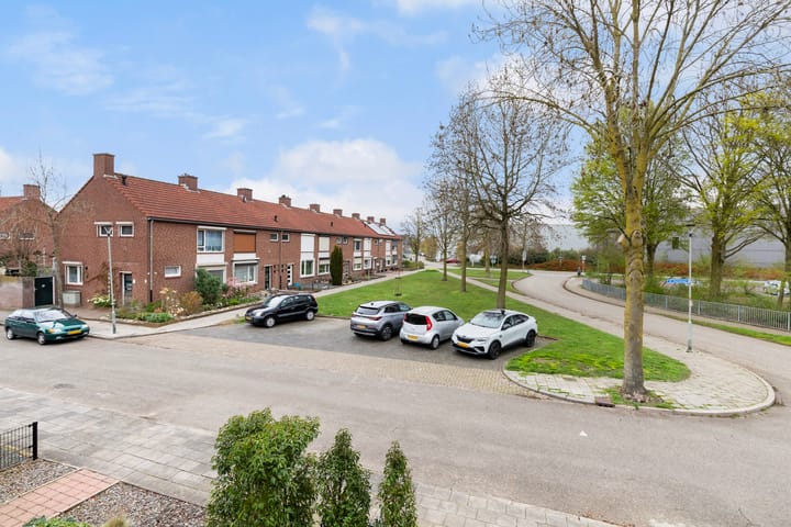 Photo 4 of Dr.Poelsstraat 31