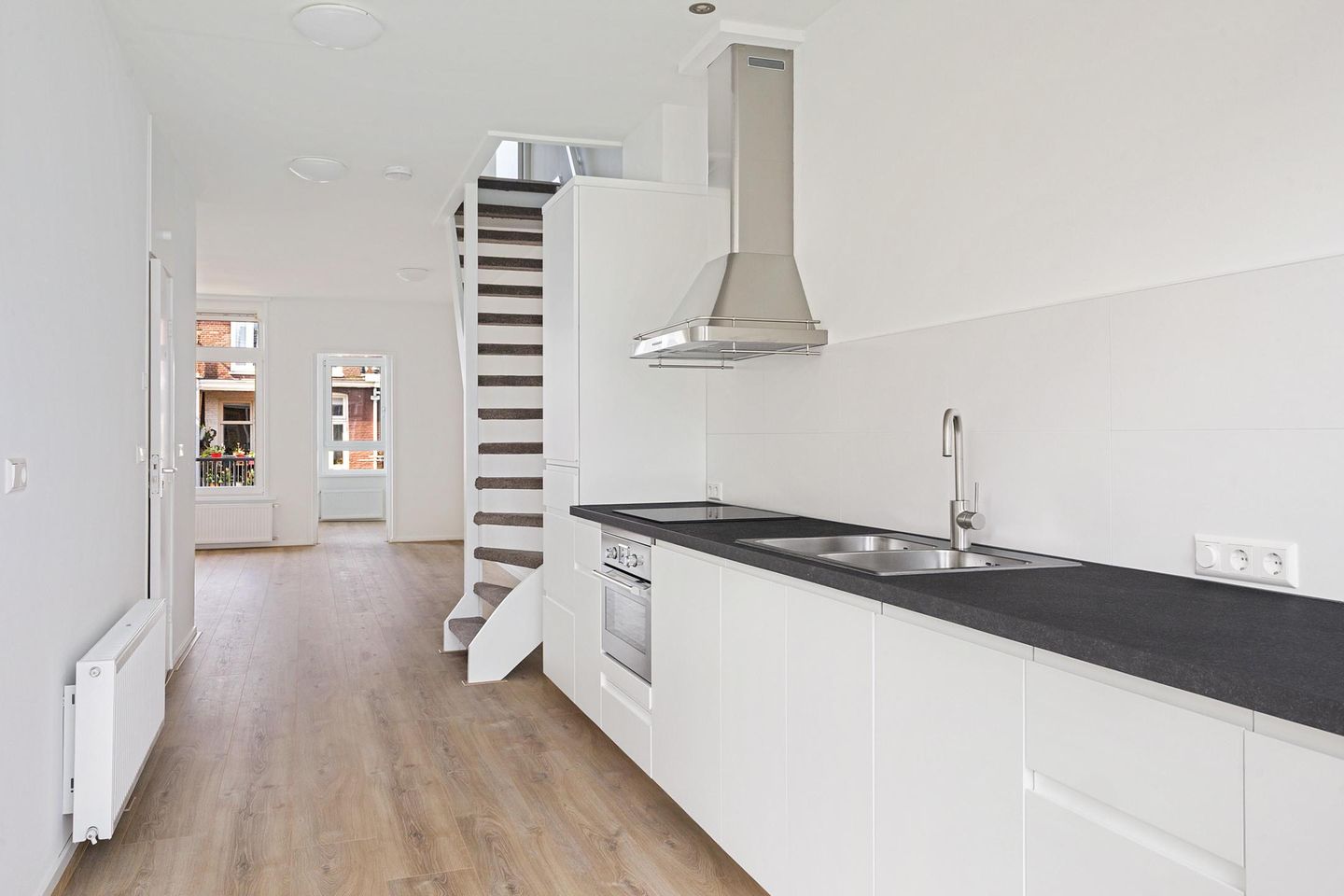 Photo 25 of Elisabeth Wolffstraat 86-3