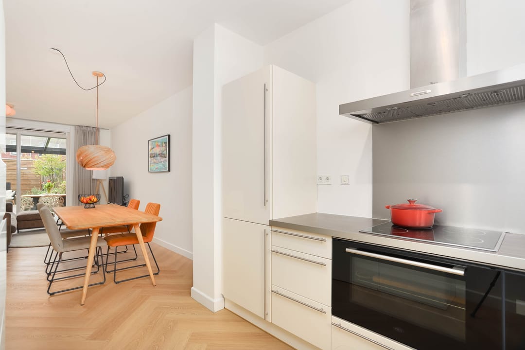 Photo 11 of Stuivingastraat 33