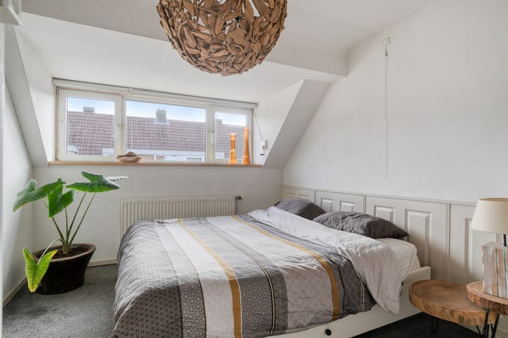 Photo 5 of Diepenbrockstraat 4