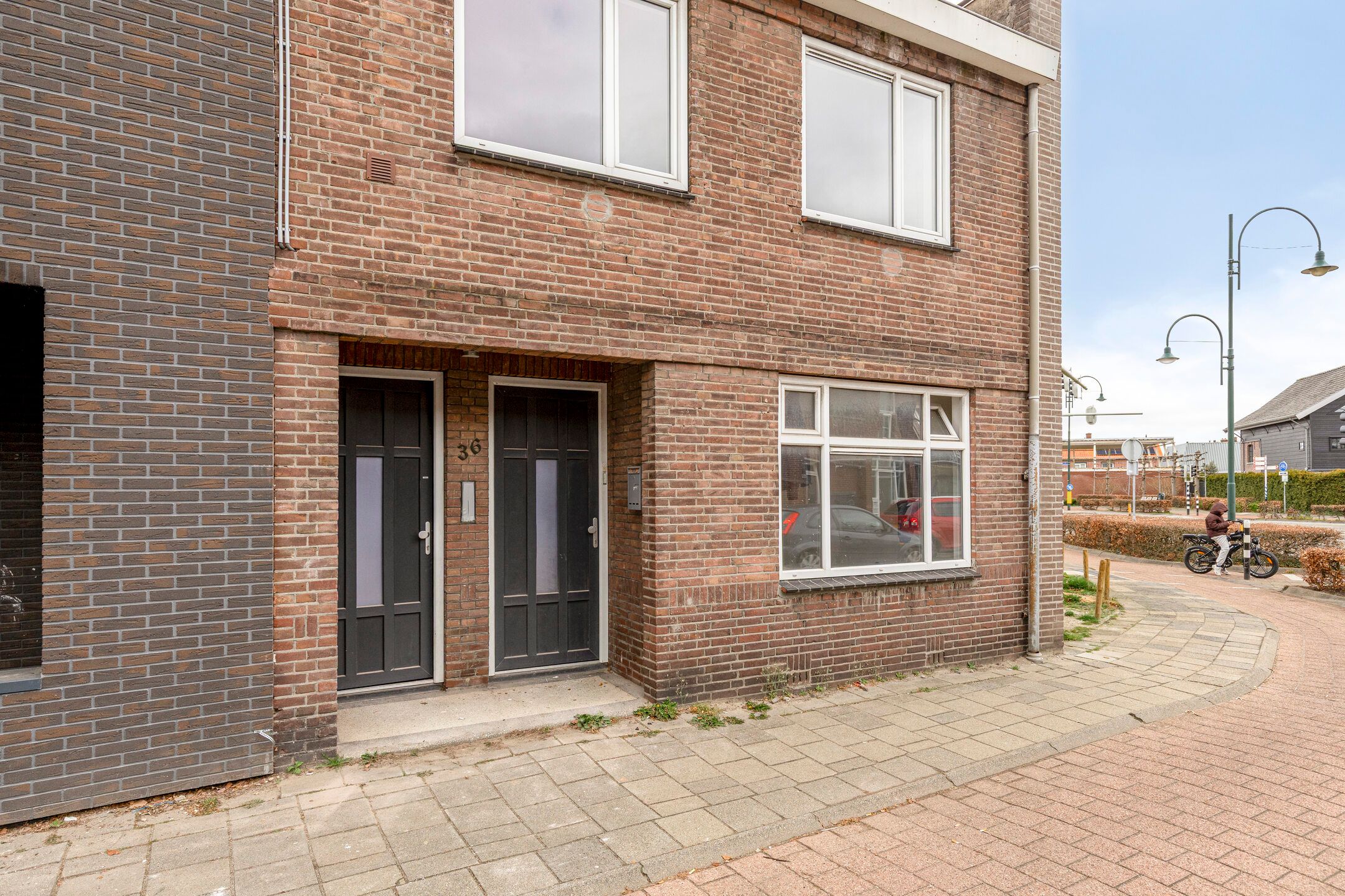 Photo 21 of Bredaseweg 36-A