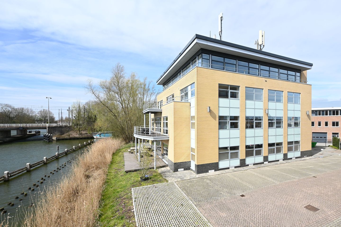 View photo 2 of Nesland 5-a