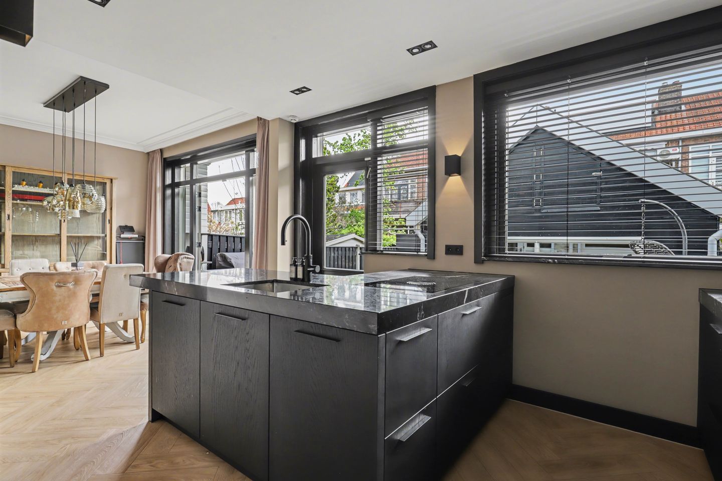 Foto 14 van Houweningestraat 56