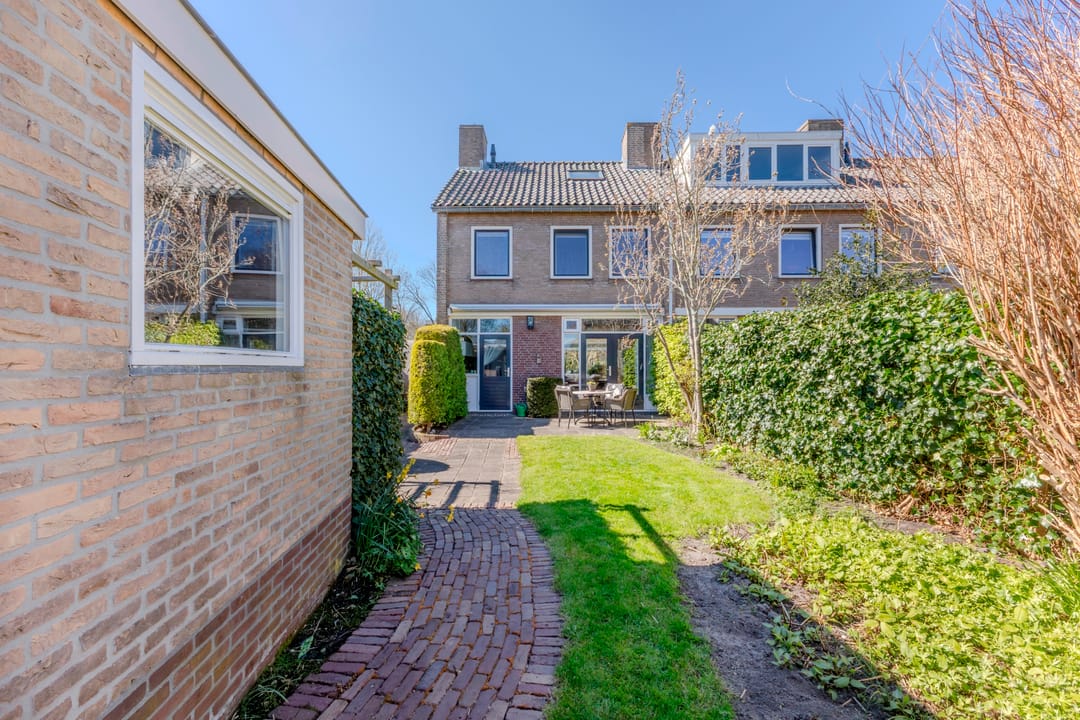 Spacious corner house with deep garden and free view in Heiloo — 23