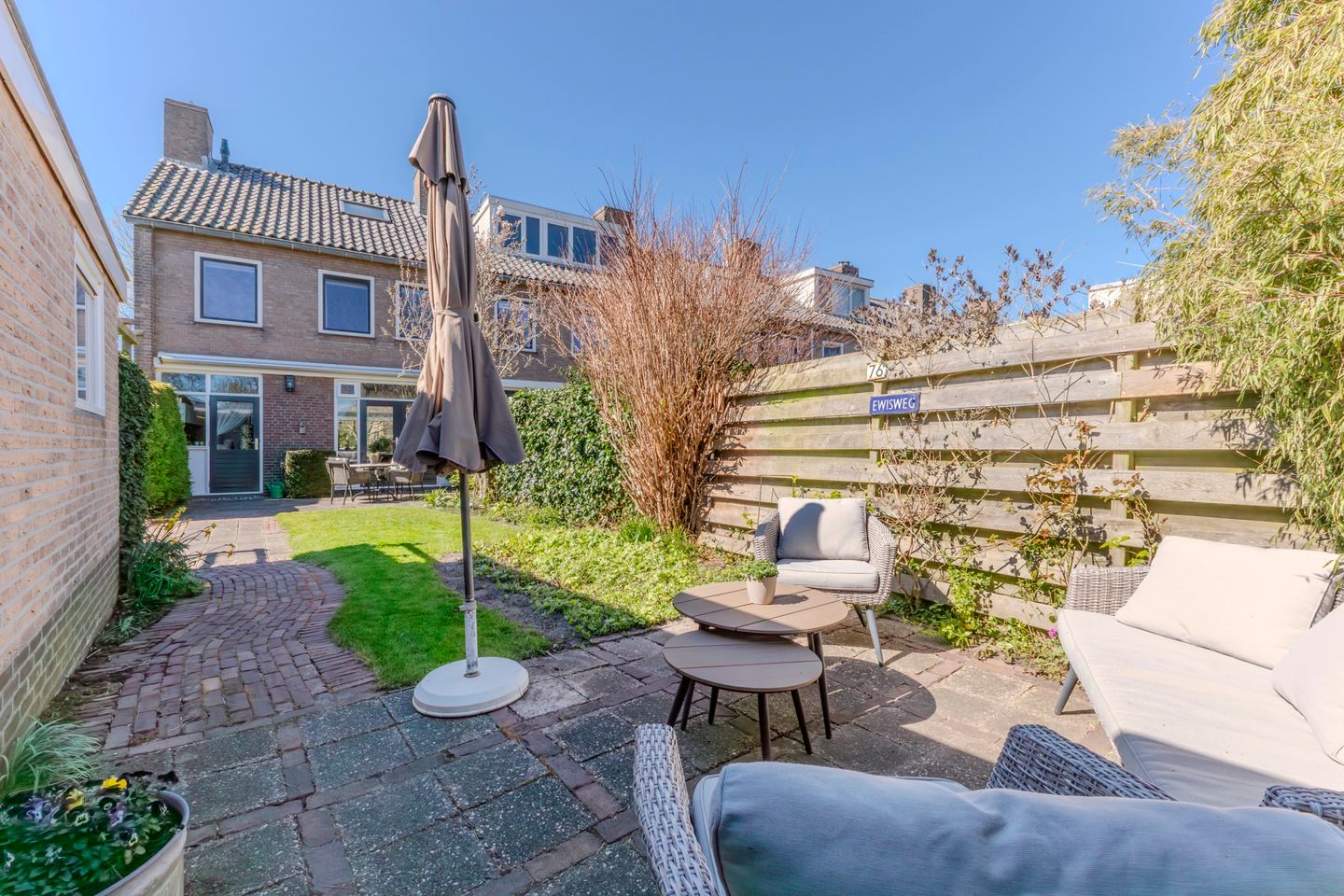 Spacious corner house with deep garden and free view in Heiloo — 25