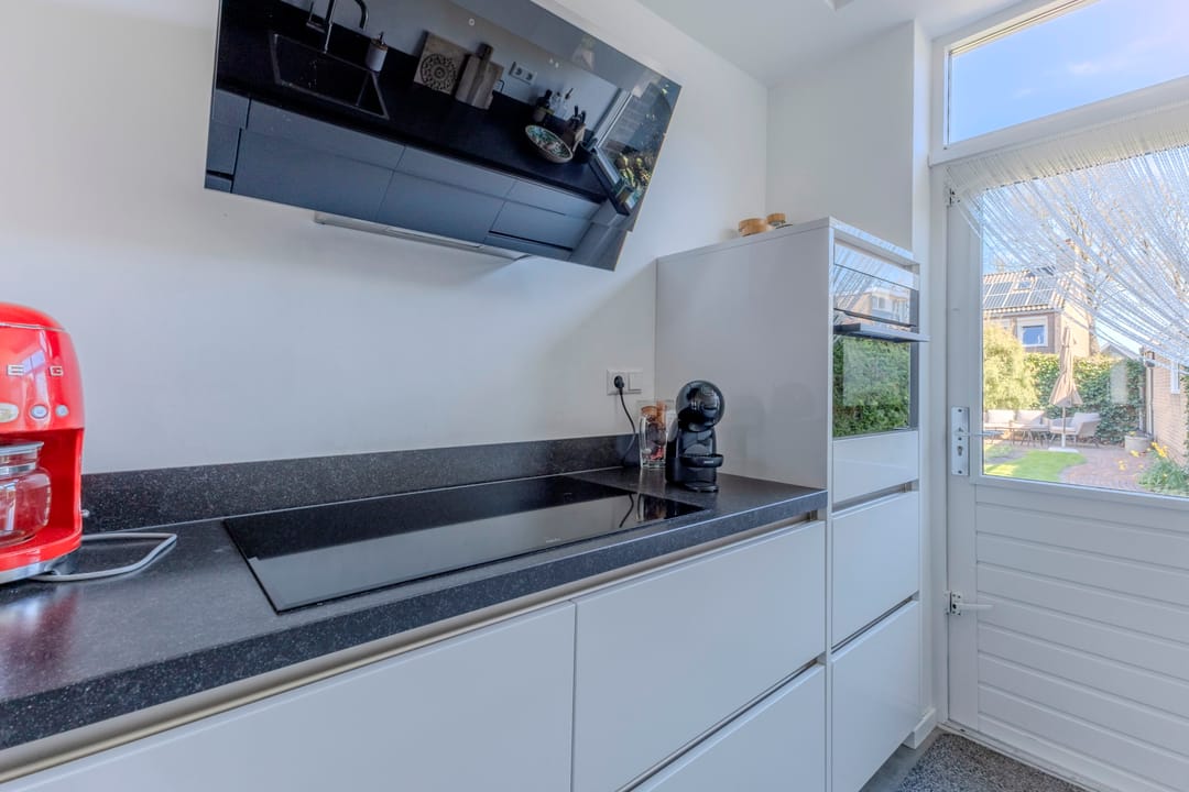 Spacious corner house with deep garden and free view in Heiloo — 7